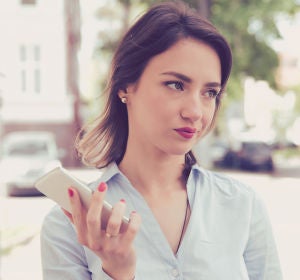 Mujer con móvil Mujer con móvil