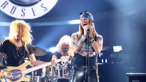 Carlos Baute se pone la chupa de cuero como Guns N' Roses en 'Sweet Child O' Mine' Carlos Baute se pone la chupa de cuero como Guns N' Roses en 'Sweet Child O' Mine'