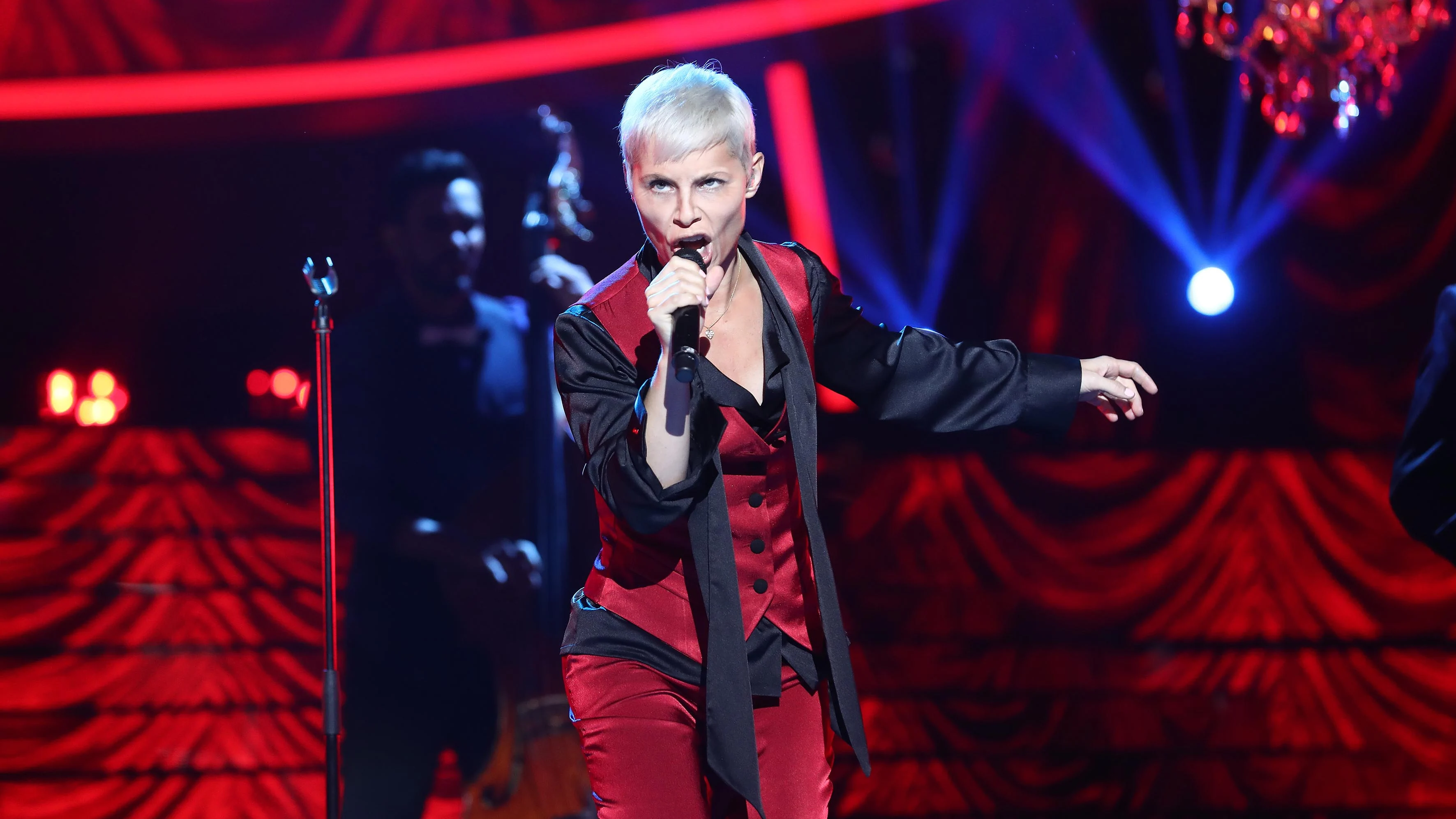 Soraya Arnelas hechiza a todo el público como Annie Lennox en 'I put a spell on you' Soraya Arnelas hechiza a todo el público como Annie Lennox en 'I put a spell on you'