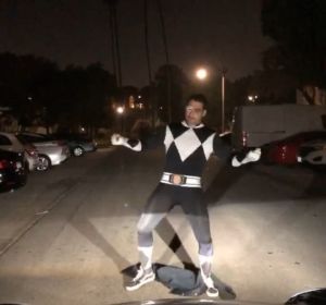 Miguel Ángel Silvestre baila disfrazado de Power Ranger Miguel Ángel Silvestre baila disfrazado de Power Ranger
