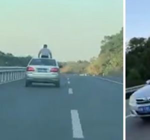 Un joven saca el cuerpo por el techo del coche y choca con una barra de límite de altura Un joven saca el cuerpo por el techo del coche y choca con una barra de límite de altura