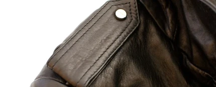 Detalle de una cazadora de cuero Detalle de una cazadora de cuero