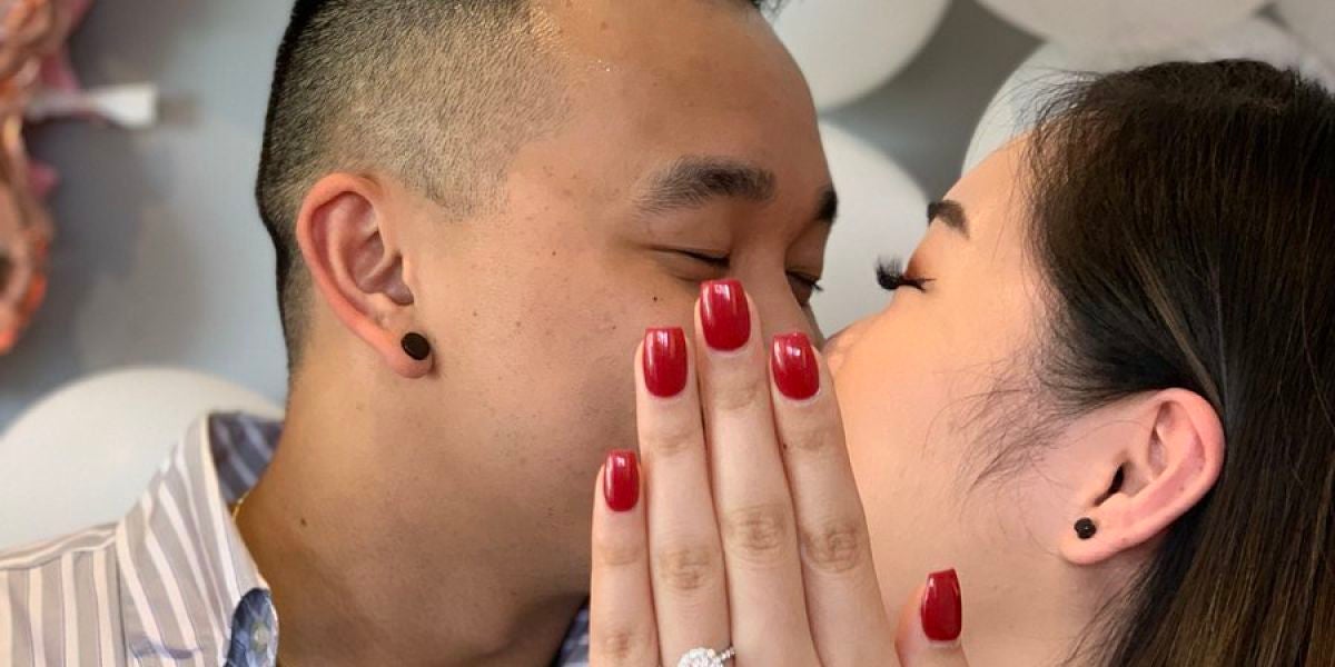 El truco de la foto de pedida de esta pareja con el que te vas a partir cuando lo descubras