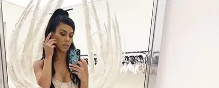 Kourtney Kardashian muestra su disfraz con la habitación completamente desordenada Kourtney Kardashian muestra su disfraz con la habitación completamente desordenada