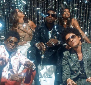 Bruno Mars, Gucci Mane y Kodak Black en el vídeo de 'Wake Up In The Sky' Bruno Mars, Gucci Mane y Kodak Black en el vídeo de 'Wake Up In The Sky'