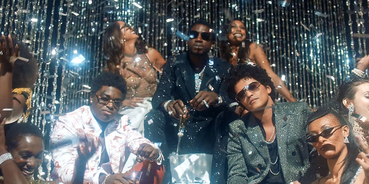 Bruno Mars, Gucci Mane y Kodak Black en el vídeo de 'Wake Up In The Sky'