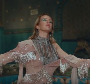 Ellie Goulding en el vídeo de 'Close To Me' Ellie Goulding en el vídeo de 'Close To Me'