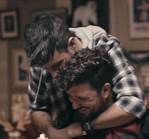 Pablo López y Antonio Orozco en el videoclip de 'Igual que tú' Pablo López y Antonio Orozco en el videoclip de 'Igual que tú'