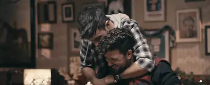 Pablo López y Antonio Orozco en el videoclip de 'Igual que tú' Pablo López y Antonio Orozco en el videoclip de 'Igual que tú'