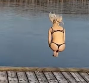 Saltando a un lago helado Saltando a un lago helado