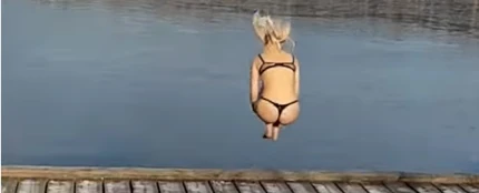 Saltando a un lago helado Saltando a un lago helado