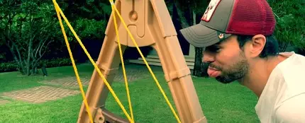Enrique Iglesias haciendo reír a su hija Enrique Iglesias haciendo reír a su hija