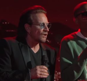 Bono y Pharrel Williams Bono y Pharrel Williams