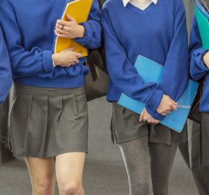 Estudiantes de un colegio privado con su uniforme escolar Estudiantes de un colegio privado con su uniforme escolar