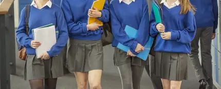 Estudiantes de un colegio privado con su uniforme escolar Estudiantes de un colegio privado con su uniforme escolar