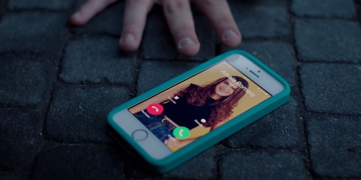Amaia Romero en el videoclip 'Perdona (Ahora Sí Que Sí)', con Carolina Durante