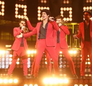 Actuación Carlos Baute Bruno Mars Actuación Carlos Baute Bruno Mars