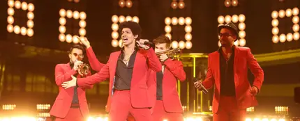 Actuación Carlos Baute Bruno Mars Actuación Carlos Baute Bruno Mars