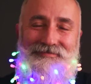 Luces navideñas en la barba Luces navideñas en la barba