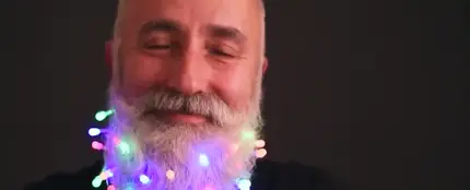 Luces navideñas en la barba Luces navideñas en la barba