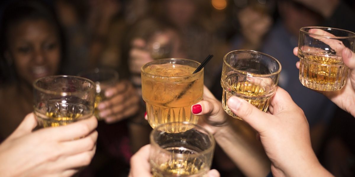 Vigila el alcohol en las cenas de Navidad.