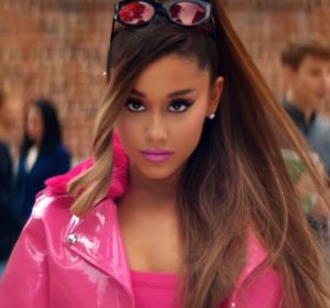 Ariana Grande imita la escena de 'Una Rubia Muy Legal' para el vídeo de 'Thank u, next' Ariana Grande imita la escena de 'Una Rubia Muy Legal' para el vídeo de 'Thank u, next'