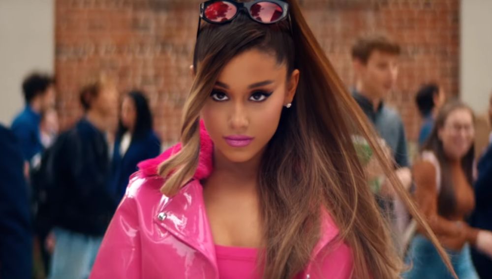 Ariana Grande imita la escena de 'Una Rubia Muy Legal' para el vídeo de 'Thank u, next'