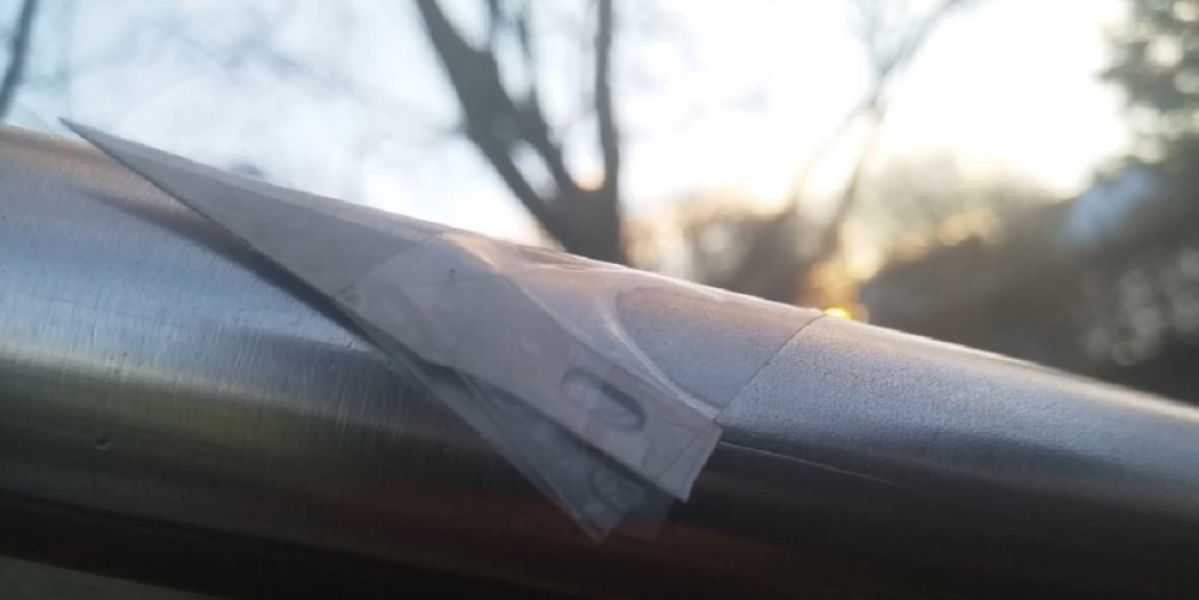 Imagen de una de las cuchillas encontradas en un parque de infantil en Reino Unido