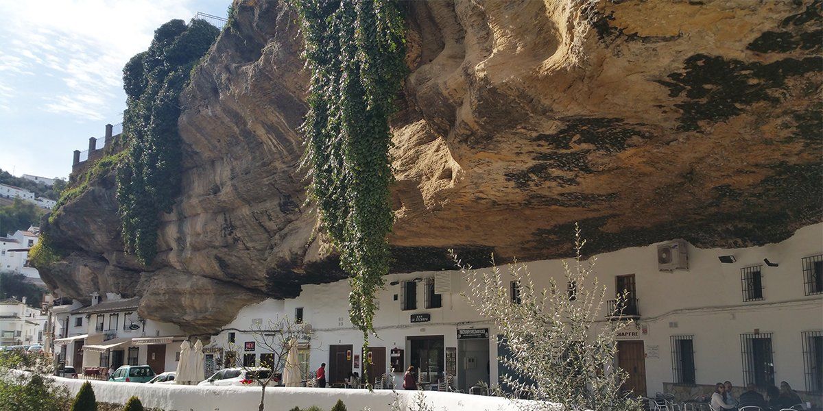 Setenil de las Bodegas, en Cádiz