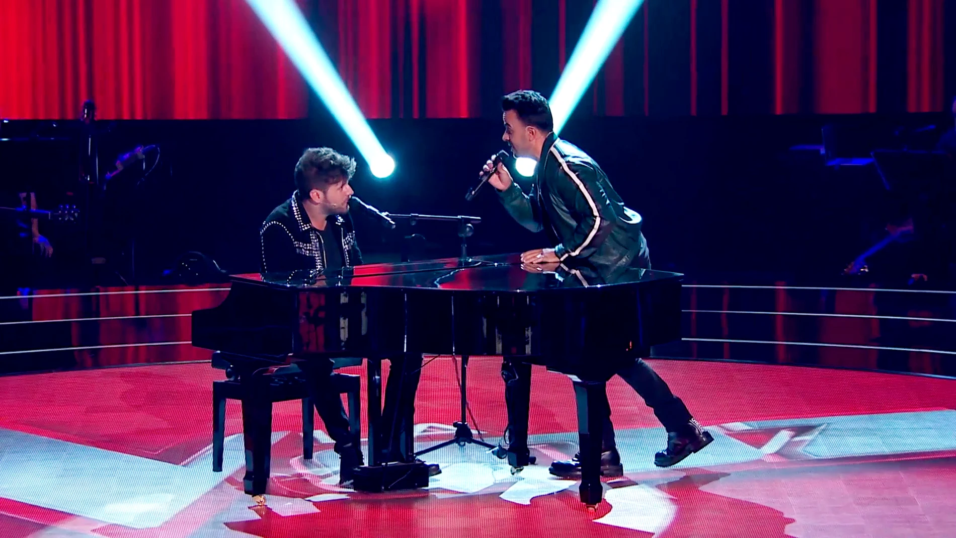 Luis Fonsi canta 'No me doy por vencido' acompañado por Pablo López Luis Fonsi canta 'No me doy por vencido' acompañado por Pablo López