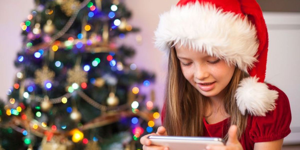 En qué fijarnos a la hora de regalar el primer móvil a nuestros hijos por Navidad