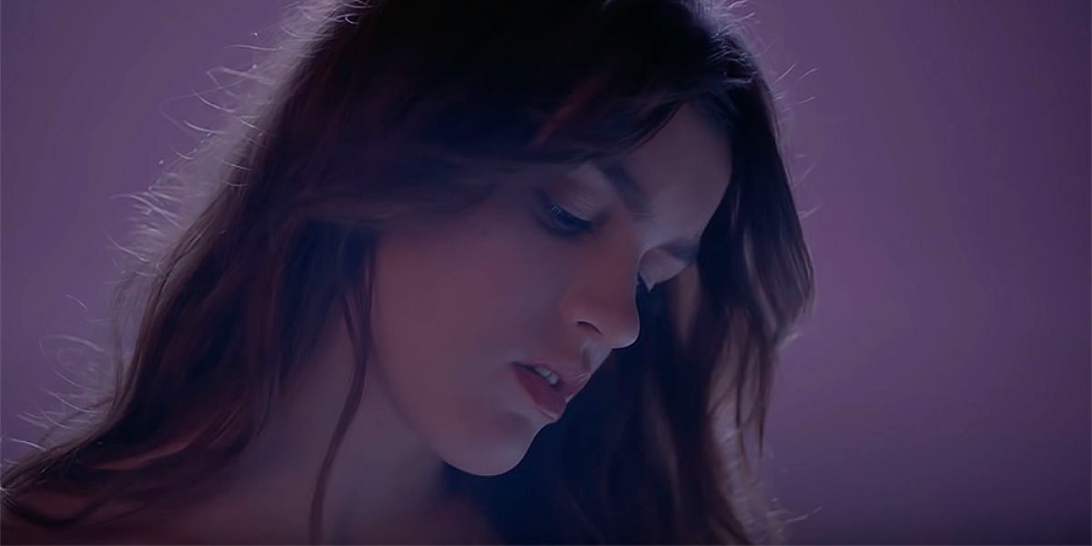 Amaia en el videoclip de 'Un Nuevo Lugar'