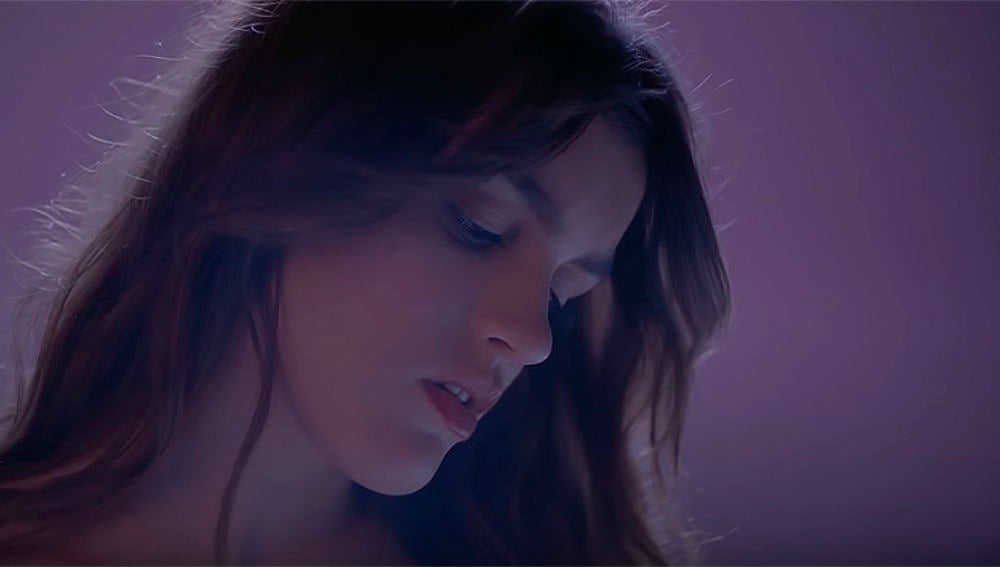 Amaia en el videoclip de 'Un Nuevo Lugar'