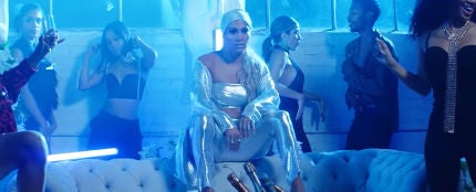 Jennifer Lopez en el videoclip de 'Te Bot&eacute; 2'