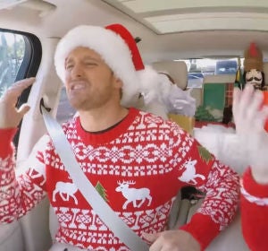 Michael Bublé y James Corden en el navideño Carpool Karaoke Michael Bublé y James Corden en el navideño Carpool Karaoke