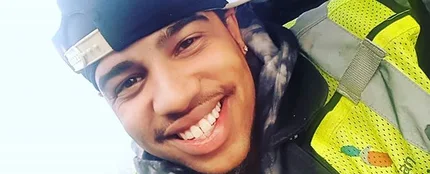 Jahmaul Allen se ha vuelto viral gracias a su divertido baile en la pista de aterrizaje Jahmaul Allen se ha vuelto viral gracias a su divertido baile en la pista de aterrizaje