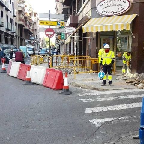 Obras en la calle Alfonso XII de Elche