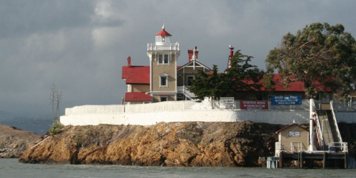 El faro centenario de East Brother Island