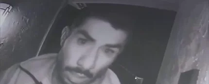 Vídeo: Detienen a un hombre que estuvo lamiendo el timbre de una casa familiar durante tres horas Vídeo: Detienen a un hombre que estuvo lamiendo el timbre de una casa familiar durante tres horas