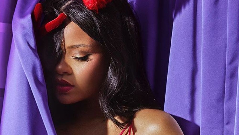 Rihanna en la colección de San Valentín de Savage x Fenty