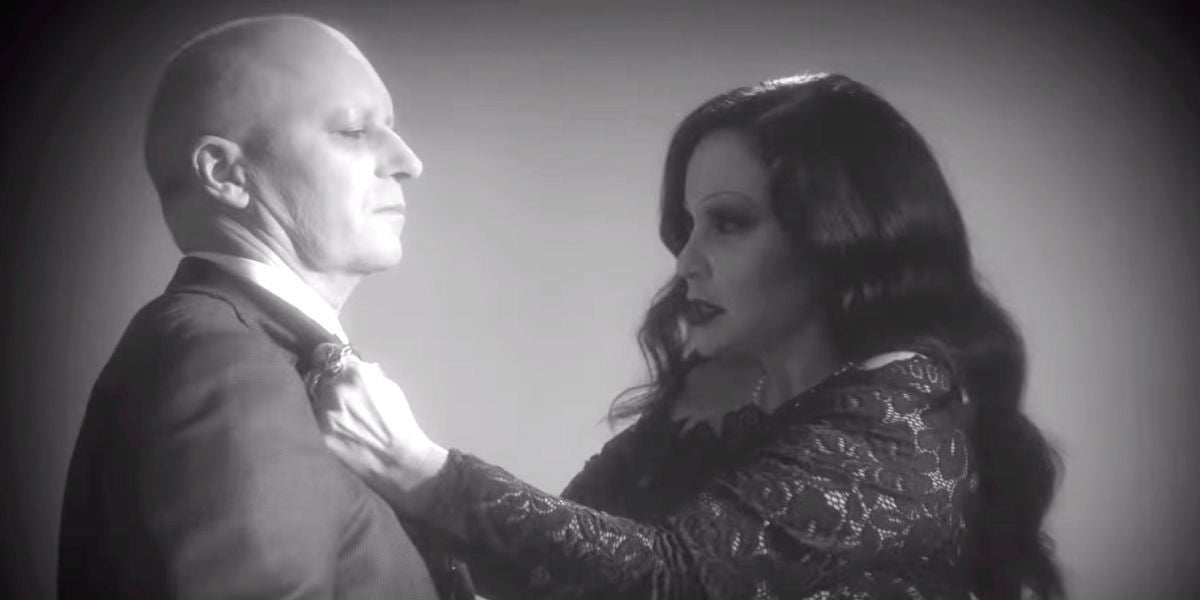 Nacho Canut y Alaska en el videoclip de '¿De qué me culpas?' de Fangoria