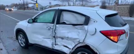 Vídeo: Una adolescente se estrella con el coche mientras conducía con los ojos tapados por el #BirdBoxChallenge 