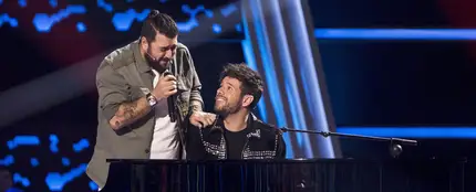 Pablo López y Antonio Orozco llenan el plató de ‘La Voz’ de emoción con ‘No hay más’ Pablo López y Antonio Orozco llenan el plató de ‘La Voz’ de emoción con ‘No hay más’