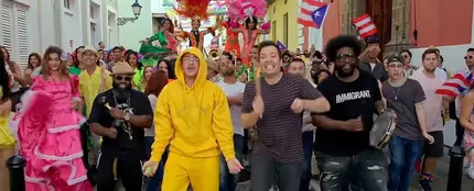 Bad Bunny y Jimmy Fallon revolucionan las calles de Puerto Rico Bad Bunny y Jimmy Fallon revolucionan las calles de Puerto Rico