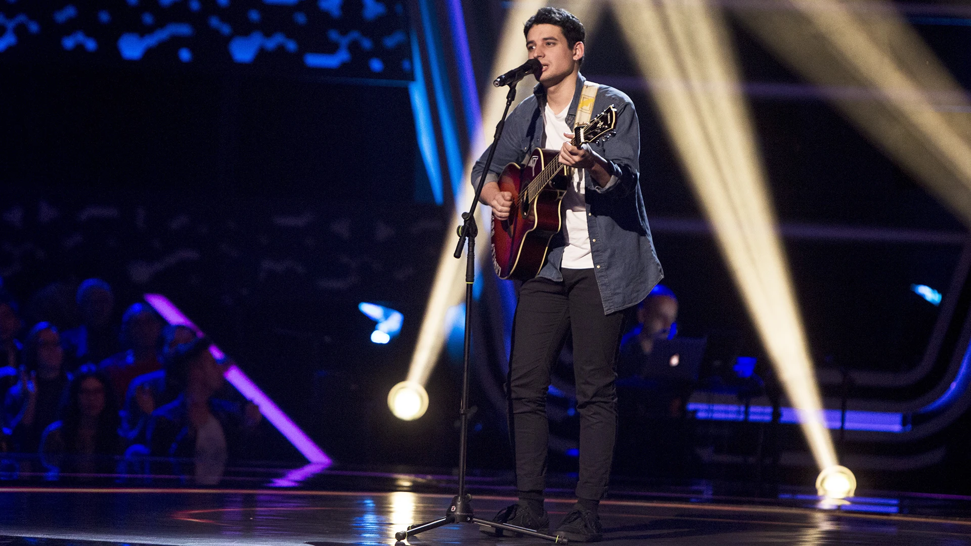 Vídeo: Alex Palomo canta ‘Lonely boy’ en las ‘Audiciones a ciegas' Alex Palomo canta ‘Lonely boy’ en las ‘Audiciones a ciegas’ de ‘La Voz’