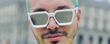 J Balvin con el pelo de colores J Balvin con el pelo de colores