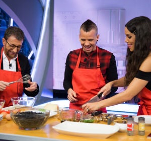 Disfruta de la "carbonara Pedroche" de la mano de Dabiz Muñoz, Cristina Pedroche y Pablo Motos en 'El Hormiguero 3.0' Disfruta de la "carbonara Pedroche" de la mano de Dabiz Muñoz, Cristina Pedroche y Pablo Motos en 'El Hormiguero 3.0'