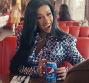 Cardi B en el anuncio de Pepsi para la Super Bowl Cardi B en el anuncio de Pepsi para la Super Bowl
