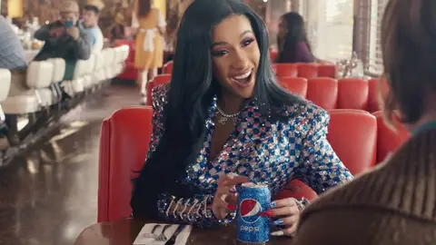 Cardi B en el anuncio de Pepsi para la Super Bowl Cardi B en el anuncio de Pepsi para la Super Bowl