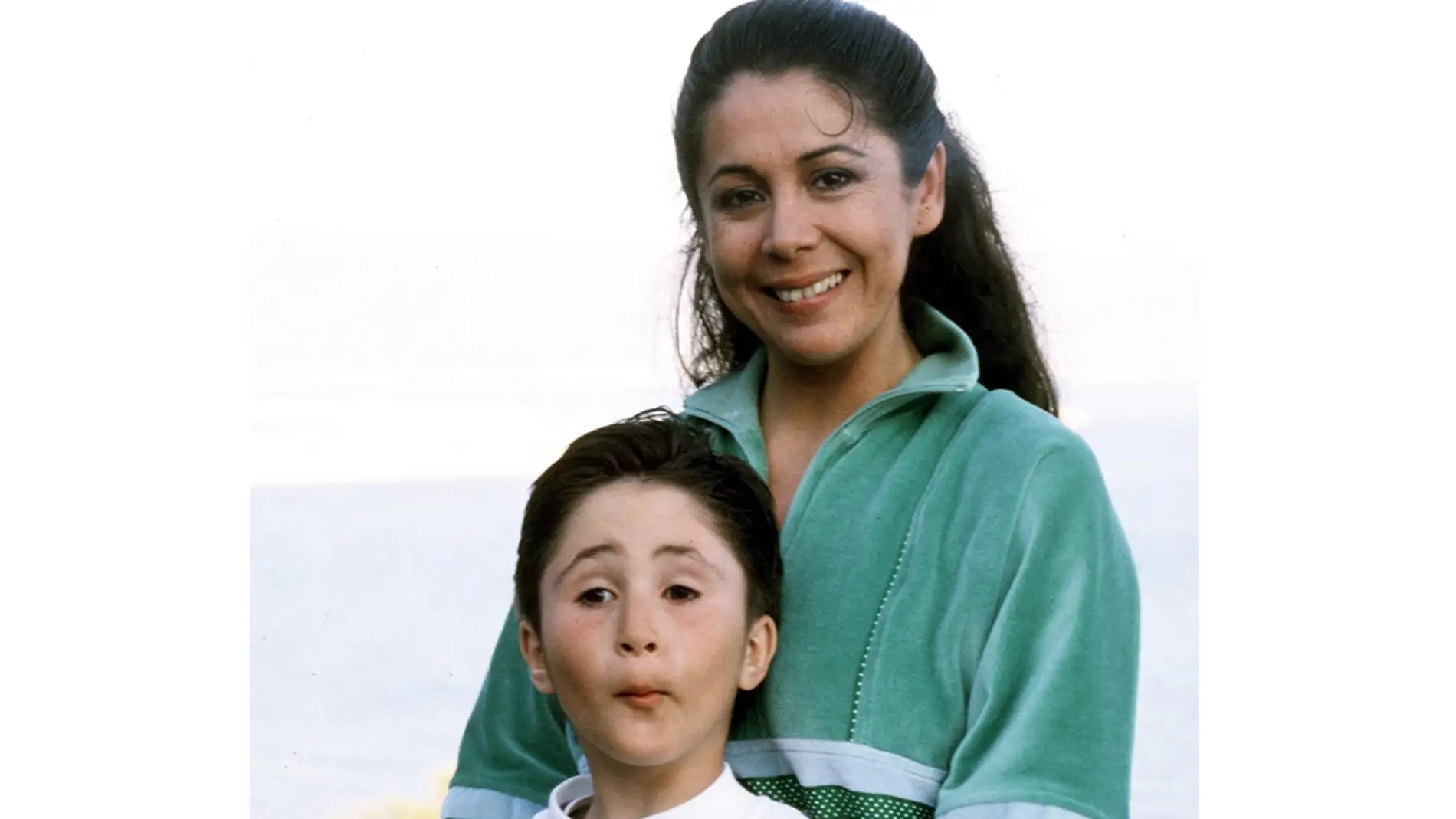 Isabel Pantoja con su hijo Kiko Rivera title=